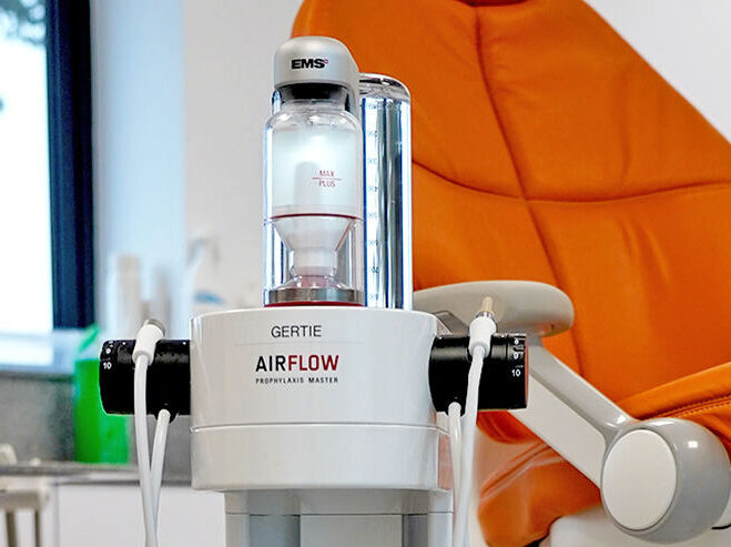 Airflow® machine in forward dental practice