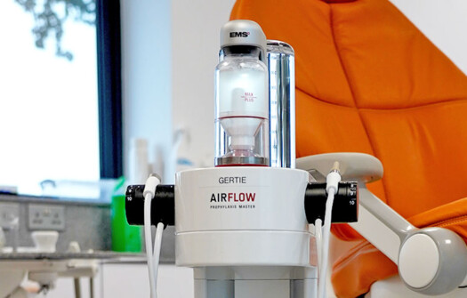Airflow® machine in forward dental practice